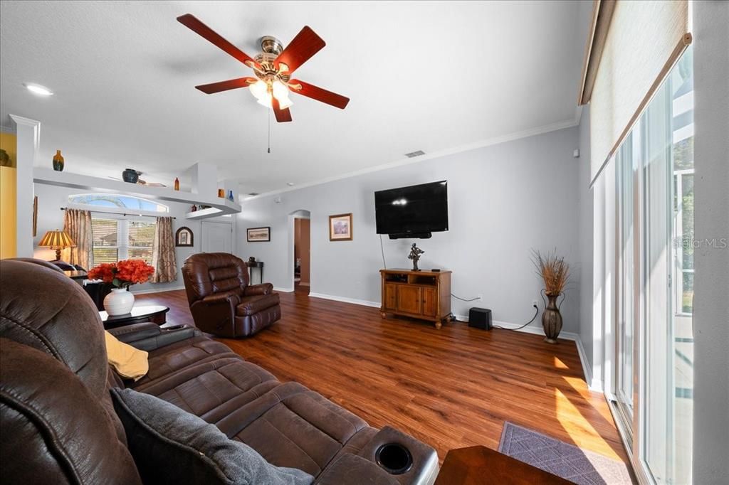 For Sale: $360,000 (3 beds, 2 baths, 1594 Square Feet)