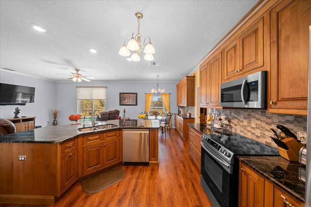 For Sale: $360,000 (3 beds, 2 baths, 1594 Square Feet)