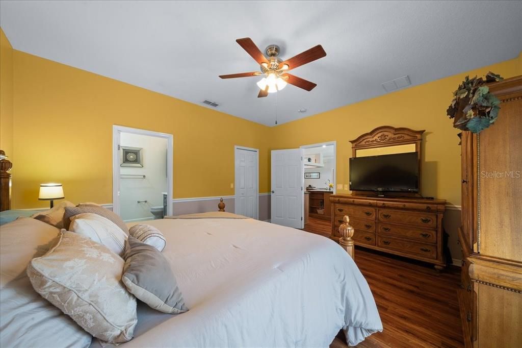 For Sale: $360,000 (3 beds, 2 baths, 1594 Square Feet)