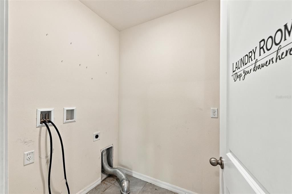 На продажу: $349,000 (4 спален, 2 ванн, 1846 Квадратных фут)