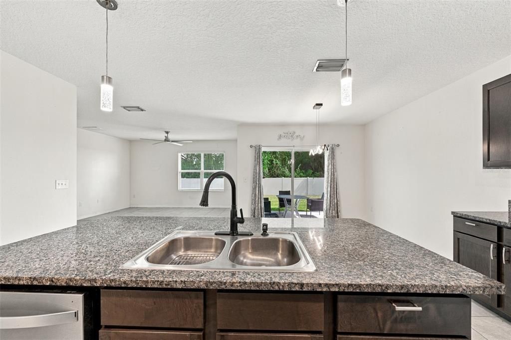 На продажу: $349,000 (4 спален, 2 ванн, 1846 Квадратных фут)