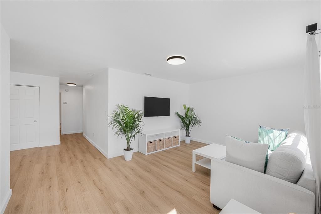На продажу: $315,000 (3 спален, 2 ванн, 1050 Квадратных фут)