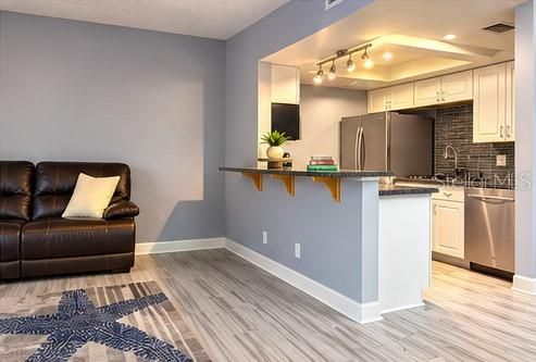 For Sale: $149,900 (1 beds, 1 baths, 710 Square Feet)