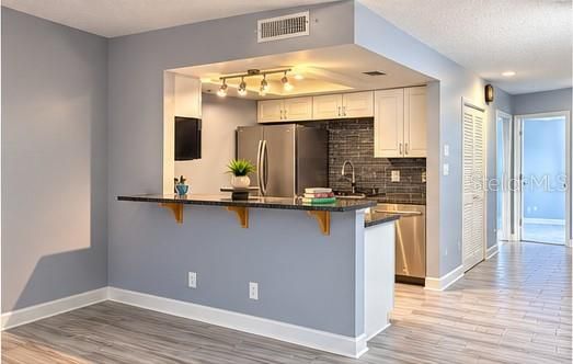 For Sale: $149,900 (1 beds, 1 baths, 710 Square Feet)