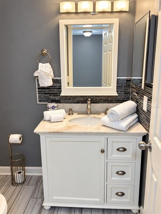 For Sale: $149,900 (1 beds, 1 baths, 710 Square Feet)