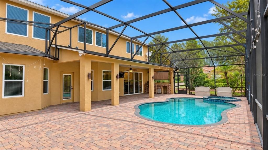 For Sale: $800,000 (6 beds, 5 baths, 4500 Square Feet)