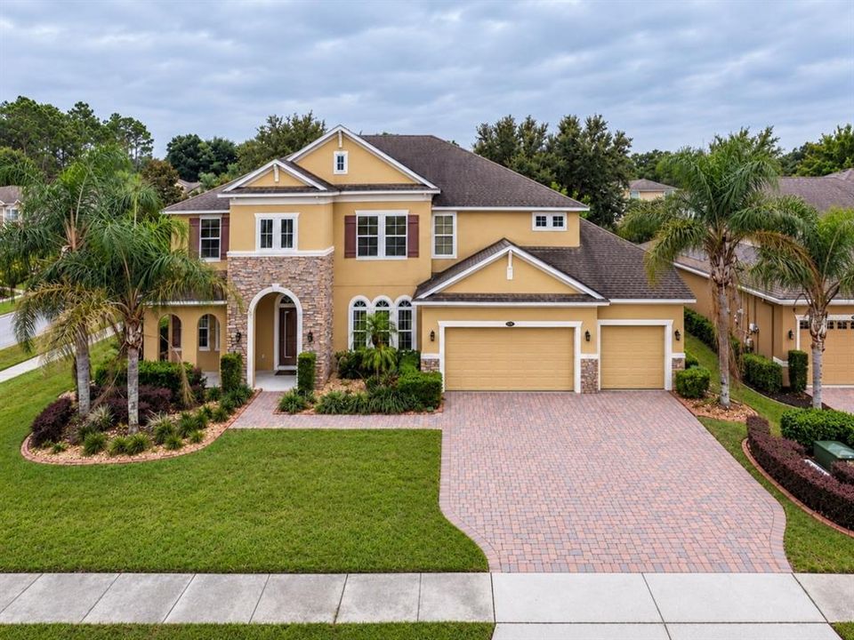 For Sale: $800,000 (6 beds, 5 baths, 4500 Square Feet)