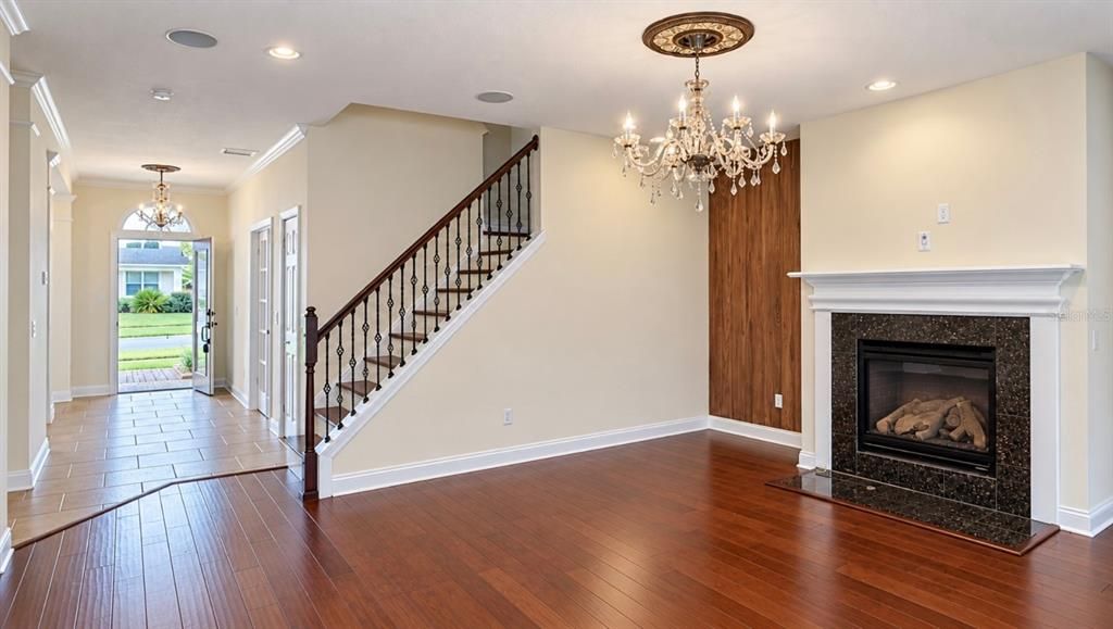 For Sale: $800,000 (6 beds, 5 baths, 4500 Square Feet)