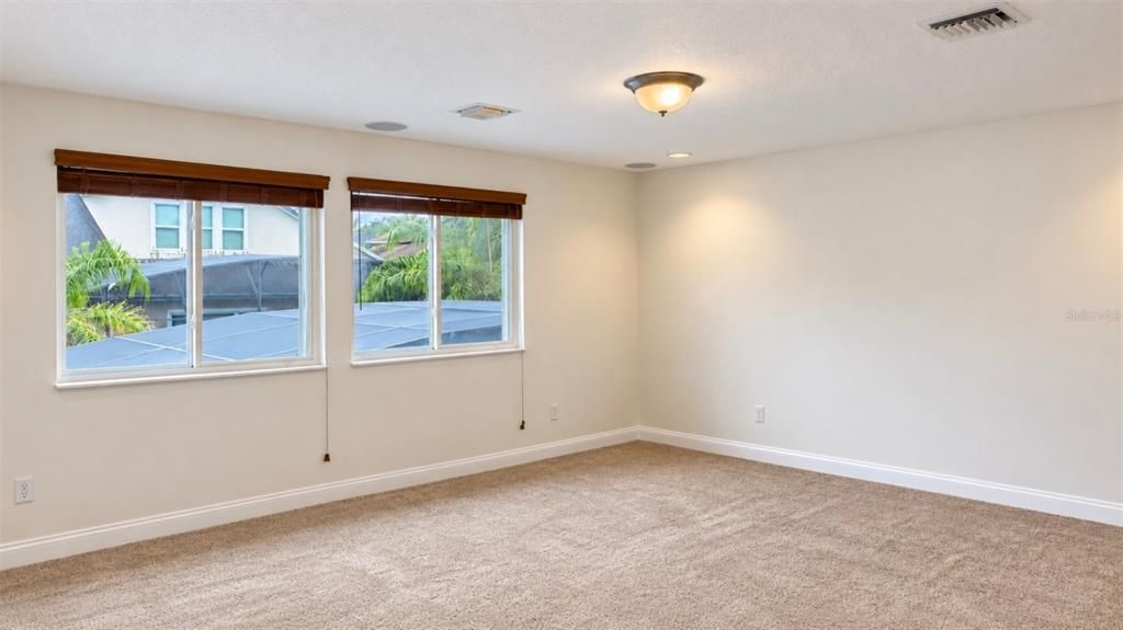 For Sale: $800,000 (6 beds, 5 baths, 4500 Square Feet)