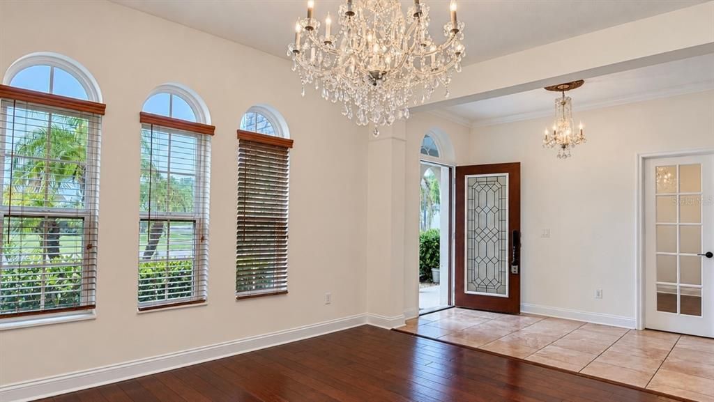 For Sale: $800,000 (6 beds, 5 baths, 4500 Square Feet)