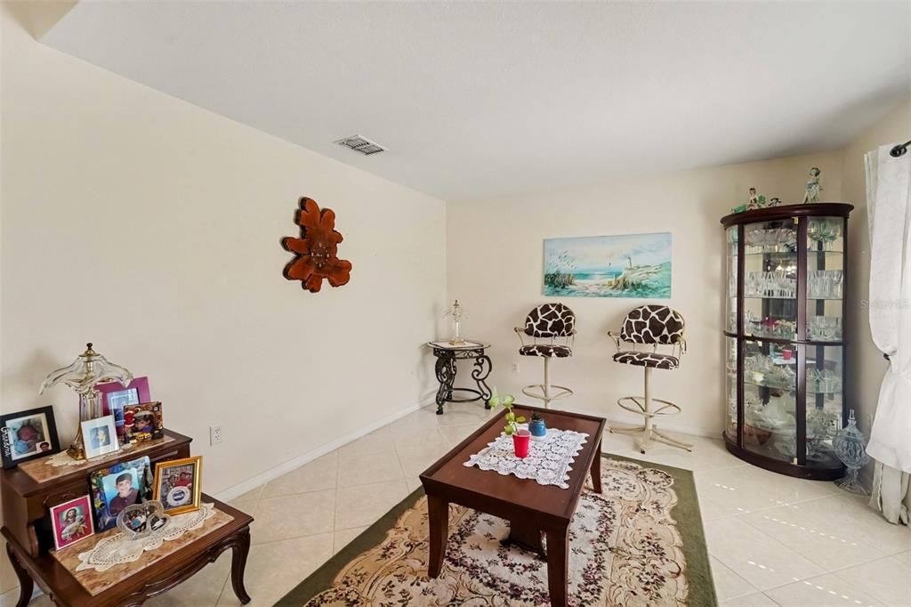 En Venta: $499,000 (4 camas, 2 baños, 2093 Pies cuadrados)