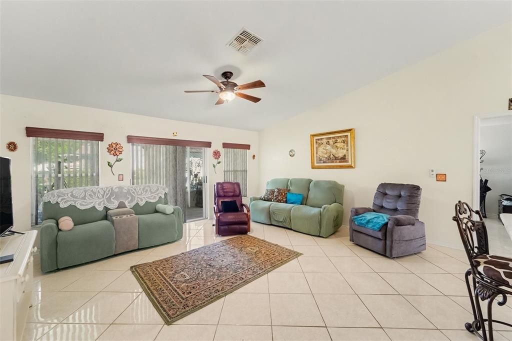 En Venta: $499,000 (4 camas, 2 baños, 2093 Pies cuadrados)