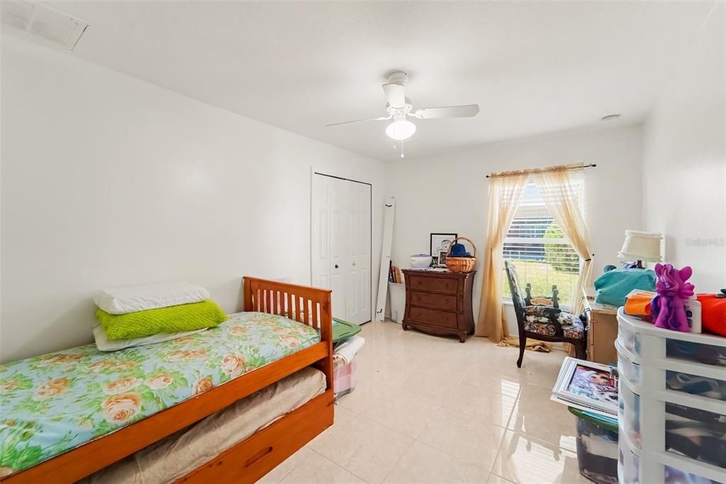 En Venta: $499,000 (4 camas, 2 baños, 2093 Pies cuadrados)