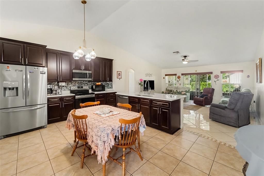 En Venta: $499,000 (4 camas, 2 baños, 2093 Pies cuadrados)