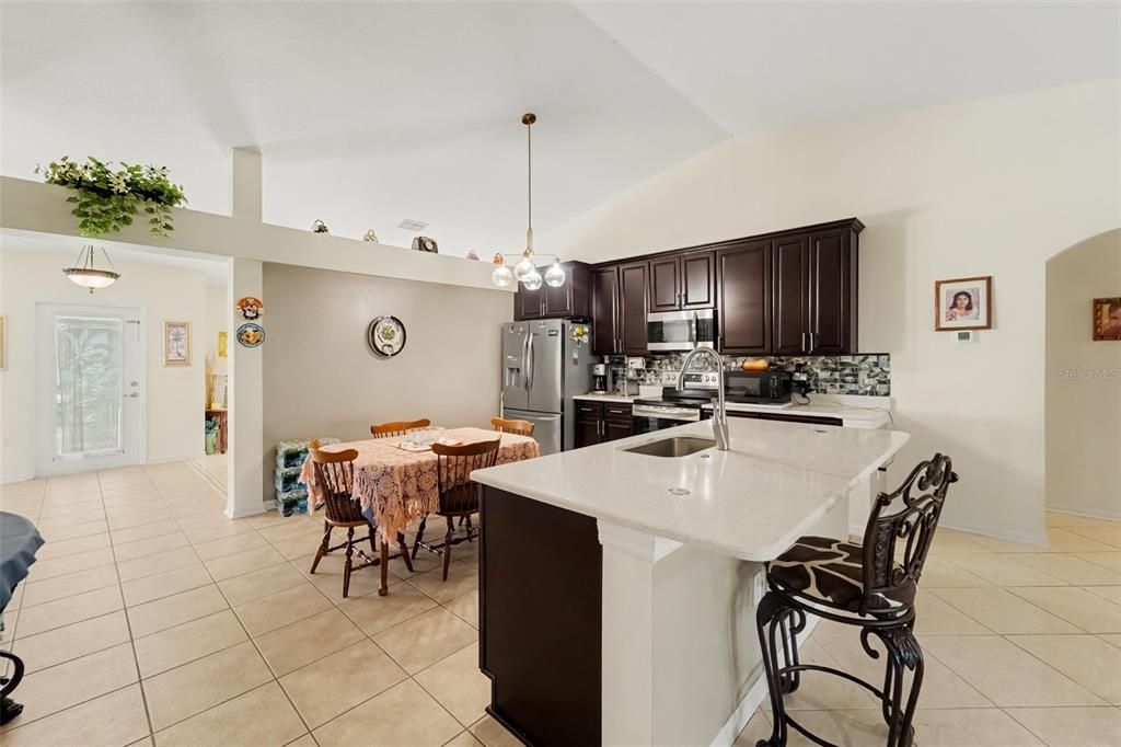 En Venta: $499,000 (4 camas, 2 baños, 2093 Pies cuadrados)