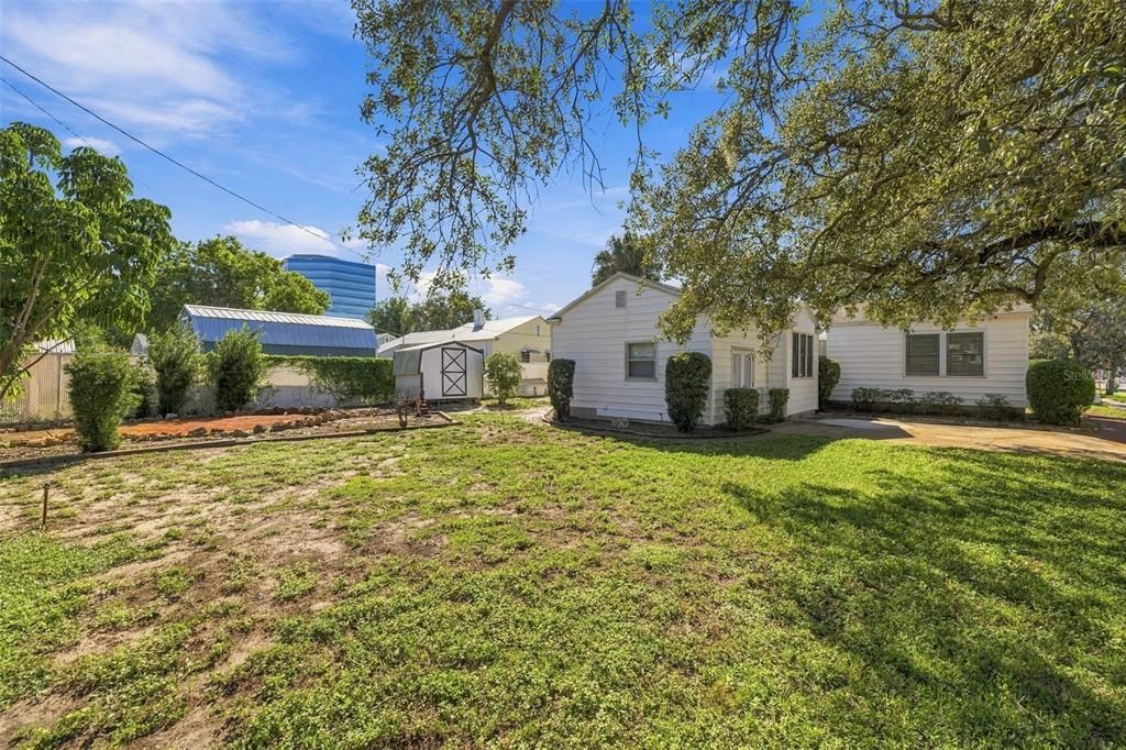 待售: $425,000 (0.24 acres)
