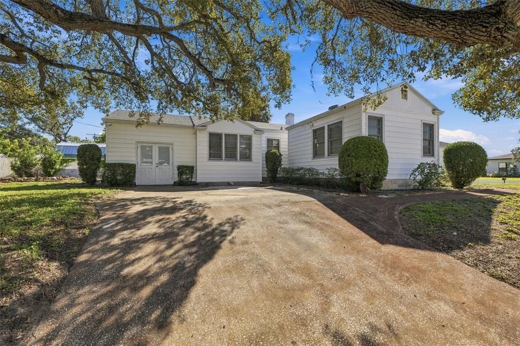 待售: $425,000 (0.24 acres)