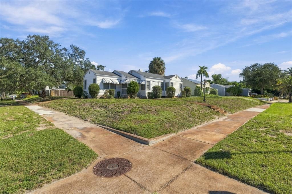 待售: $425,000 (0.24 acres)