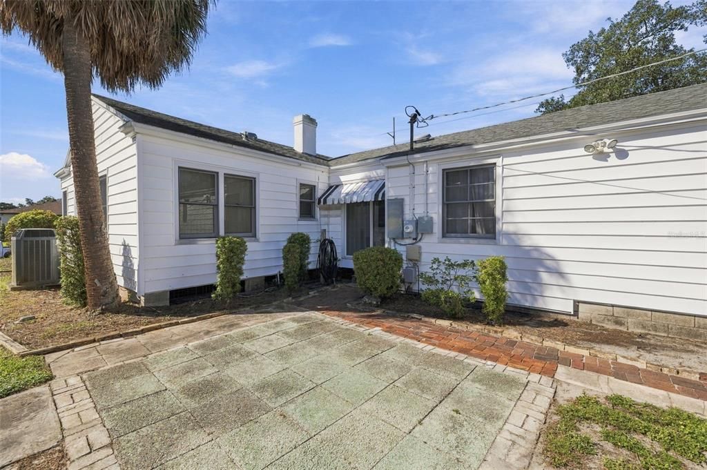 待售: $425,000 (0.24 acres)