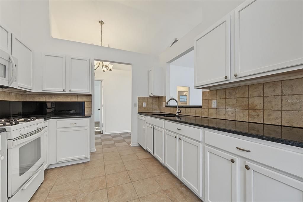 En Venta: $400,000 (4 camas, 2 baños, 1665 Pies cuadrados)