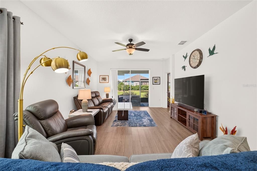 For Sale: $275,000 (2 beds, 2 baths, 1342 Square Feet)