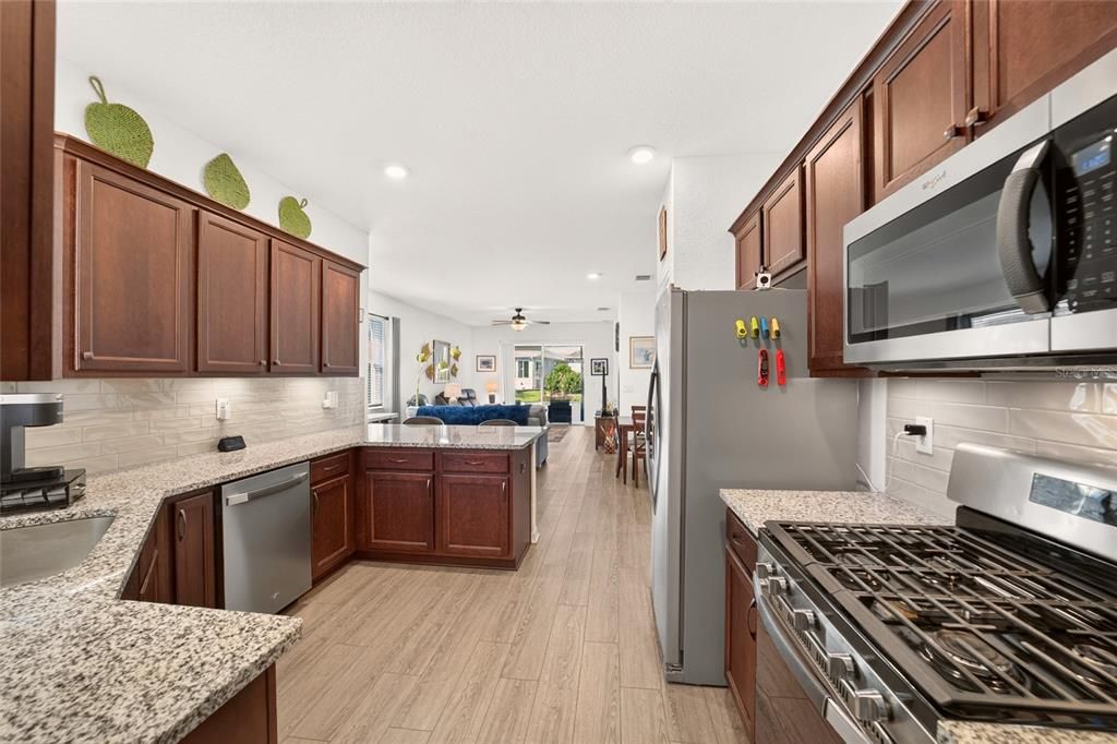 For Sale: $275,000 (2 beds, 2 baths, 1342 Square Feet)