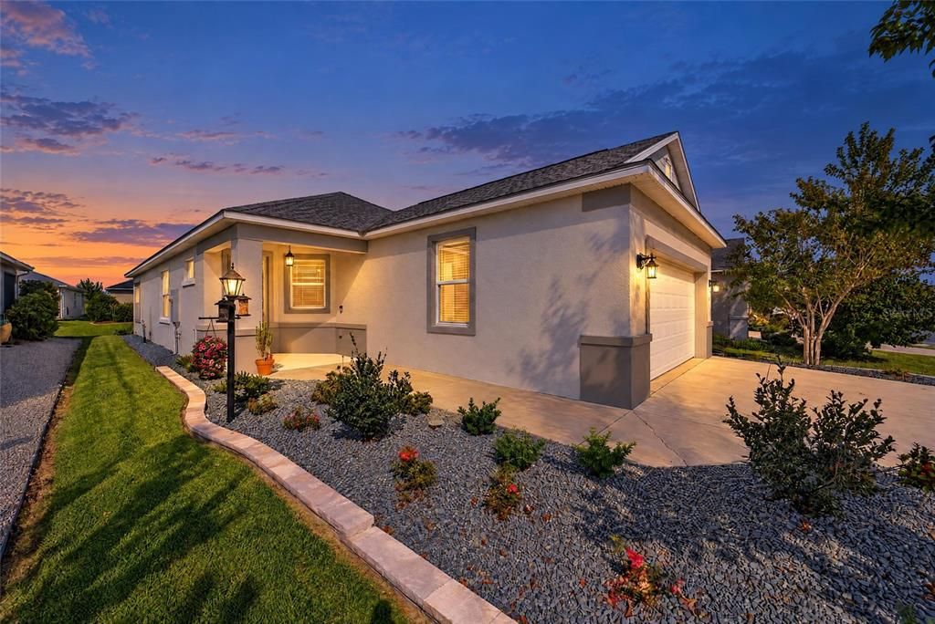 For Sale: $275,000 (2 beds, 2 baths, 1342 Square Feet)