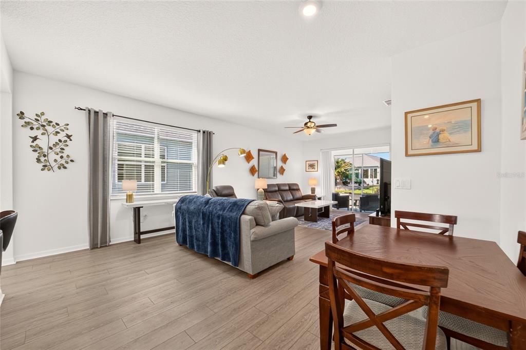 For Sale: $275,000 (2 beds, 2 baths, 1342 Square Feet)