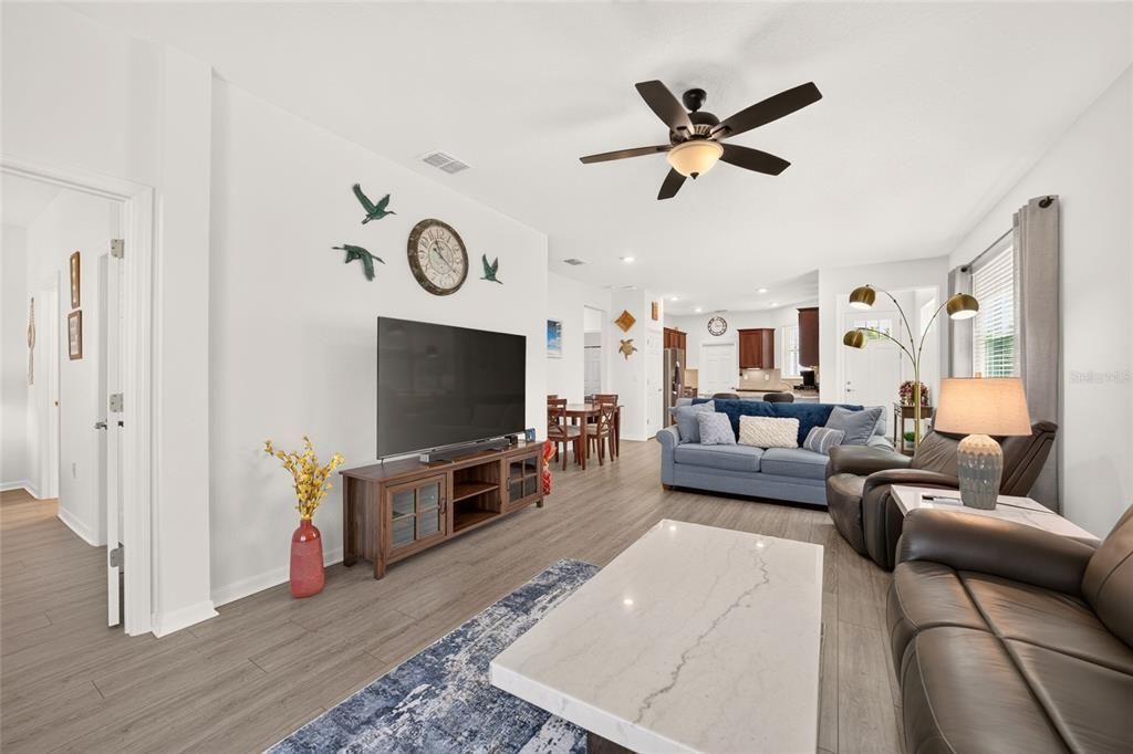 For Sale: $275,000 (2 beds, 2 baths, 1342 Square Feet)