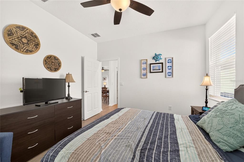 For Sale: $275,000 (2 beds, 2 baths, 1342 Square Feet)
