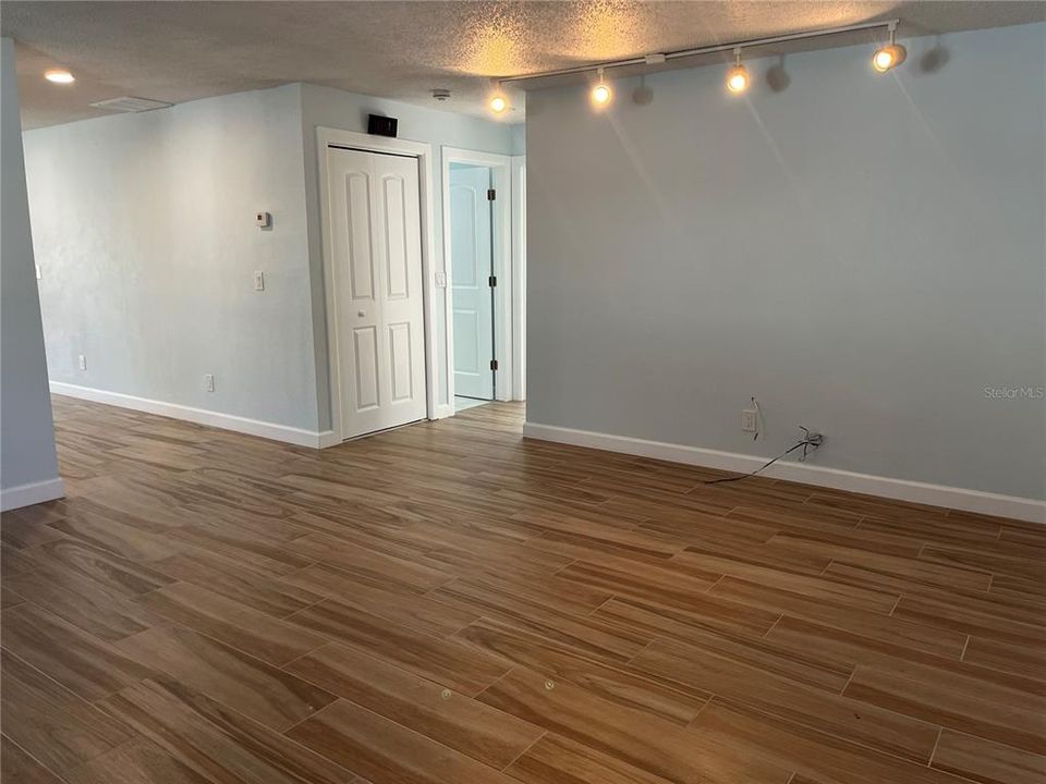 For Sale: $929,000 (3 beds, 2 baths, 1842 Square Feet)