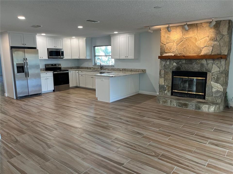 For Sale: $929,000 (3 beds, 2 baths, 1842 Square Feet)