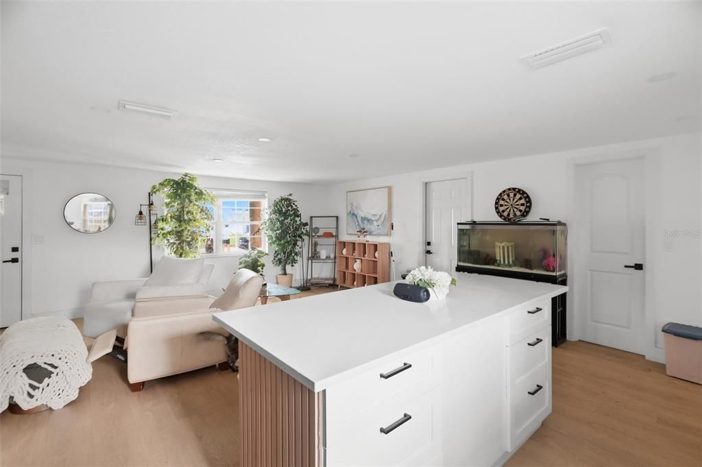 На продажу: $179,000 (3 спален, 2 ванн, 1165 Квадратных фут)