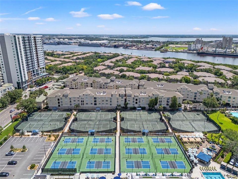 待售: $365,000 (2 贝兹, 2 浴室, 1275 平方英尺)