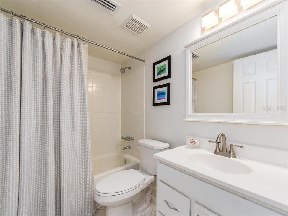 For Sale: $439,000 (2 beds, 2 baths, 720 Square Feet)