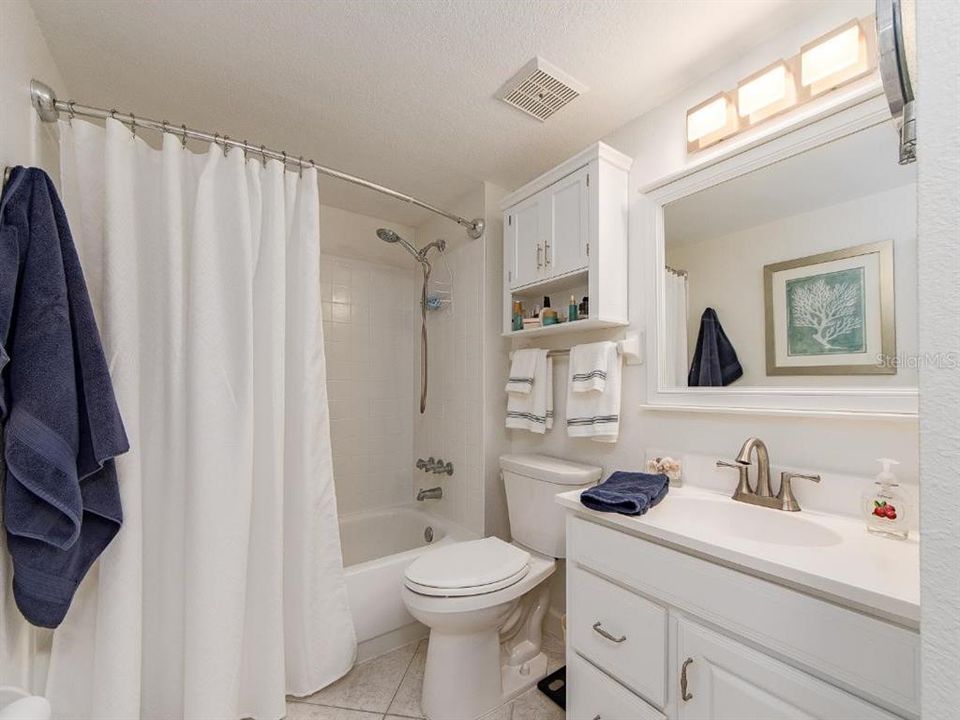 For Sale: $439,000 (2 beds, 2 baths, 720 Square Feet)