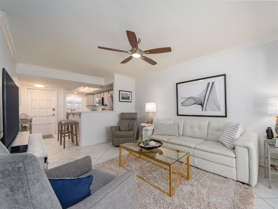 For Sale: $439,000 (2 beds, 2 baths, 720 Square Feet)