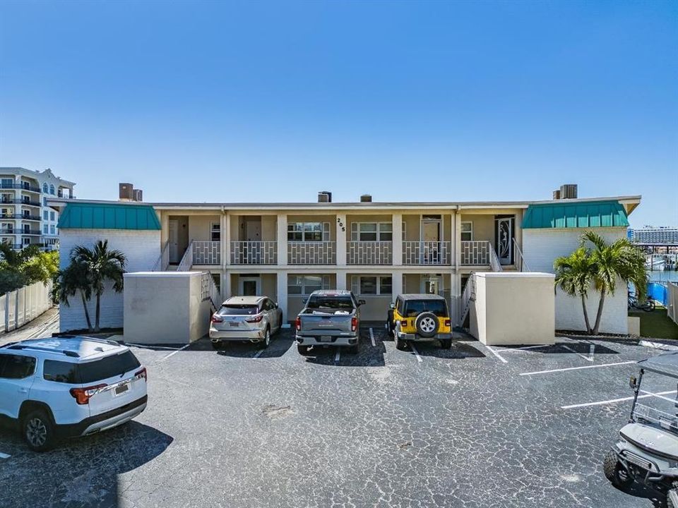 For Sale: $439,000 (2 beds, 2 baths, 720 Square Feet)