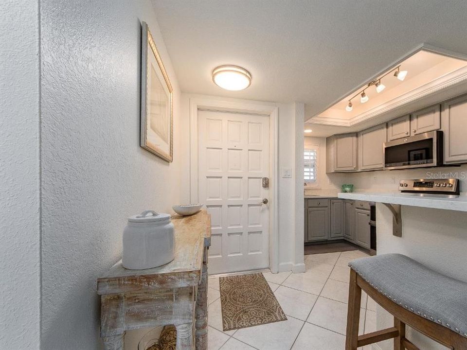 For Sale: $439,000 (2 beds, 2 baths, 720 Square Feet)