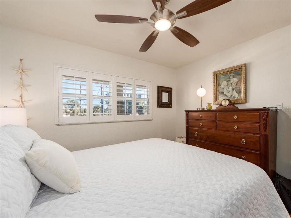 For Sale: $439,000 (2 beds, 2 baths, 720 Square Feet)