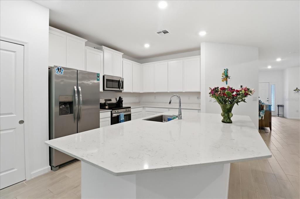En Venta: $360,000 (4 camas, 2 baños, 2293 Pies cuadrados)