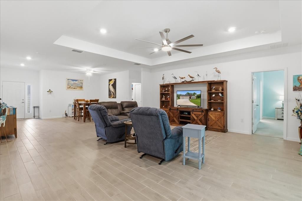 En Venta: $360,000 (4 camas, 2 baños, 2293 Pies cuadrados)