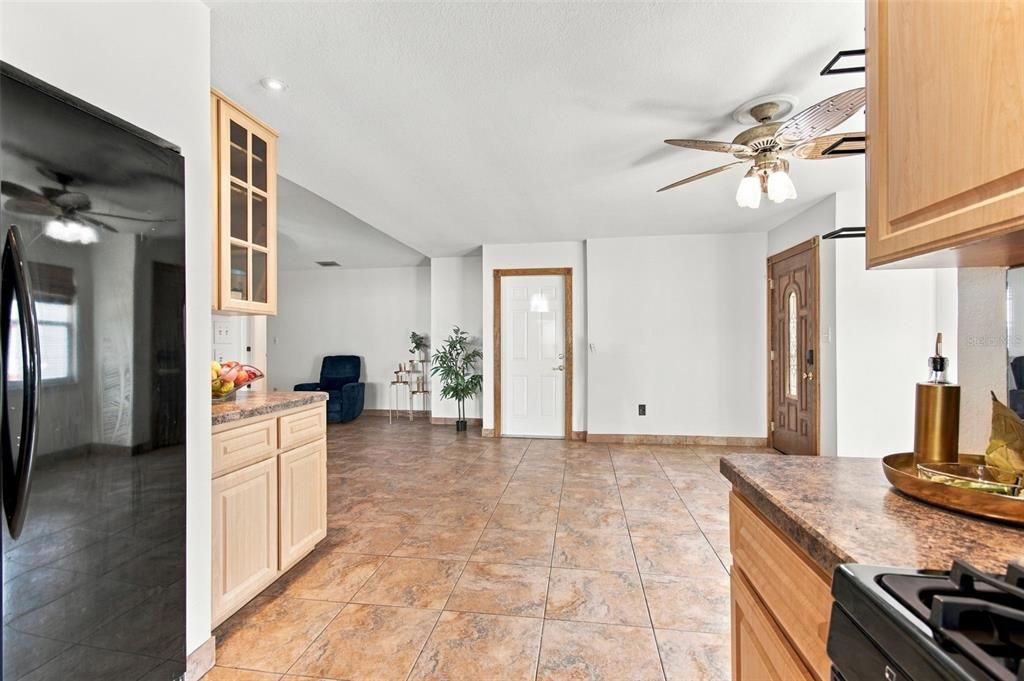 На продажу: $519,900 (3 спален, 2 ванн, 1354 Квадратных фут)