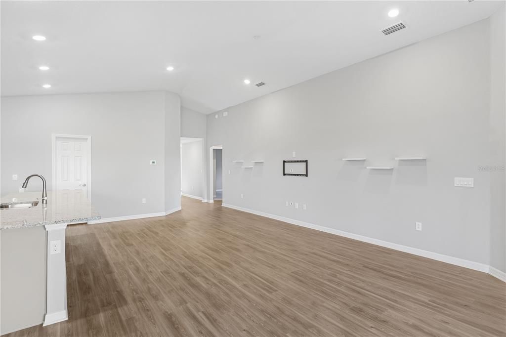 На продажу: $375,000 (3 спален, 2 ванн, 2007 Квадратных фут)