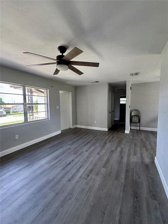 En Venta: $229,000 (4 camas, 2 baños, 1401 Pies cuadrados)