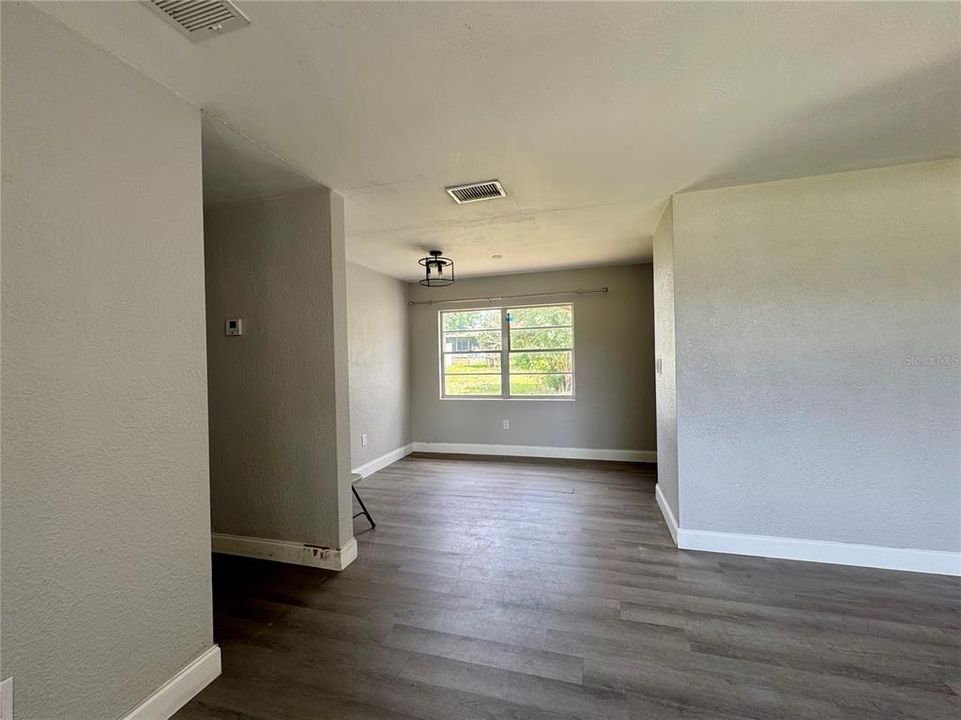 En Venta: $229,000 (4 camas, 2 baños, 1401 Pies cuadrados)