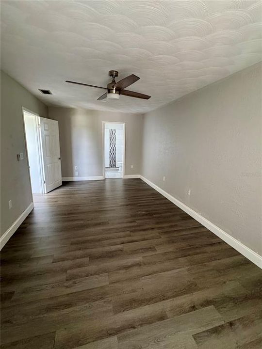 En Venta: $229,000 (4 camas, 2 baños, 1401 Pies cuadrados)
