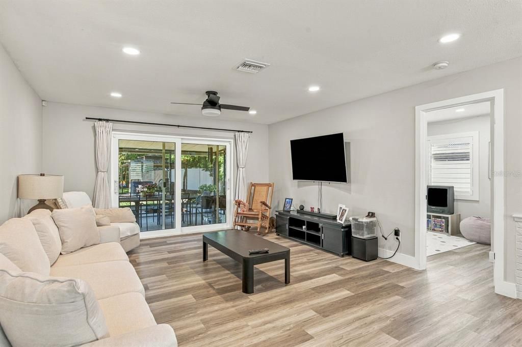 For Sale: $499,000 (3 beds, 2 baths, 1648 Square Feet)