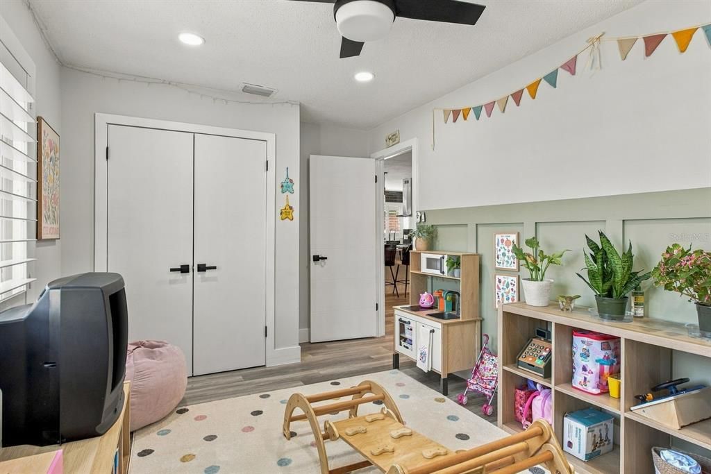 For Sale: $499,000 (3 beds, 2 baths, 1648 Square Feet)