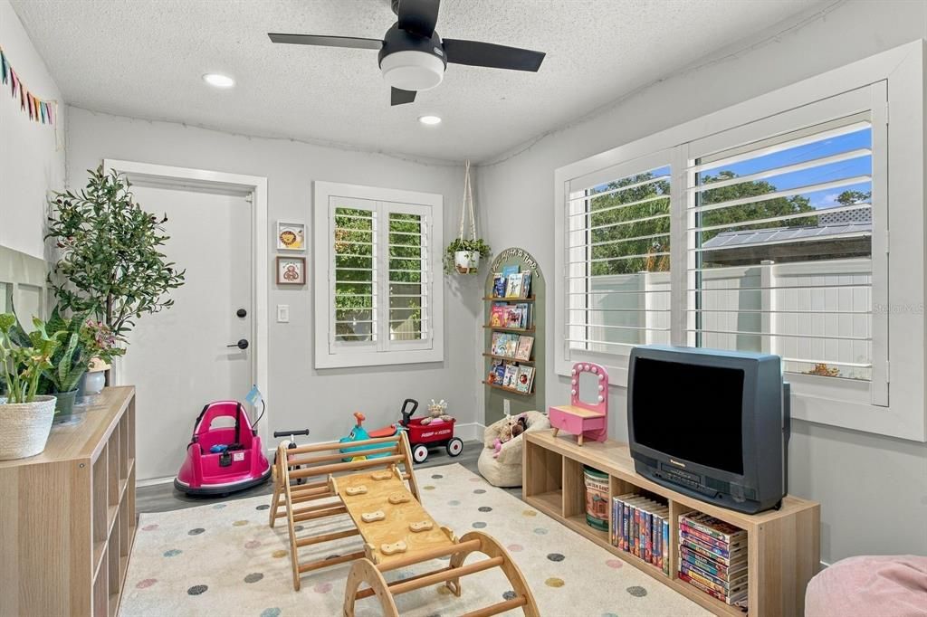 For Sale: $499,000 (3 beds, 2 baths, 1648 Square Feet)
